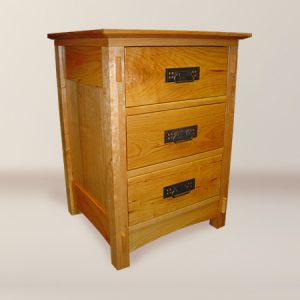 MC35-4<br> Macintosh 3-Dr Side Table