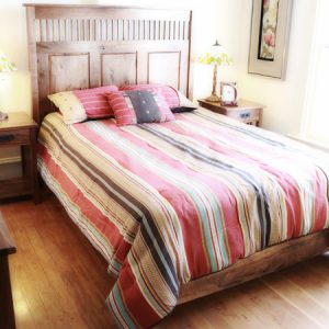 MC54-1G<br> Macintosh Spindle Raised Panel Bedroom Set